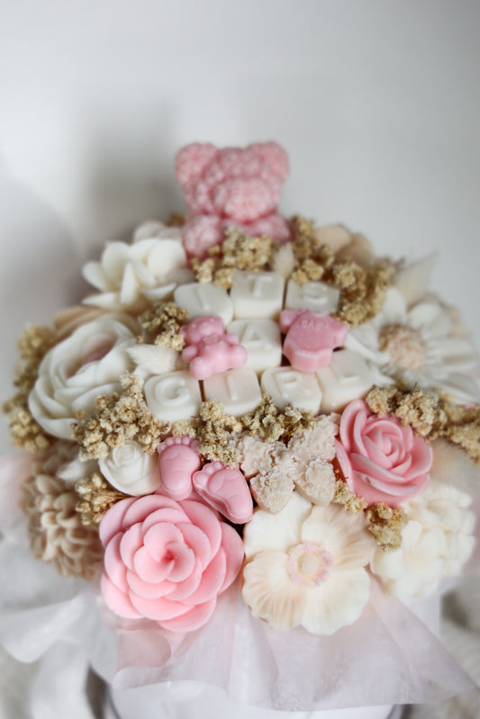 Blumenstrauß „It’s a girl“ aus Wachsblüten