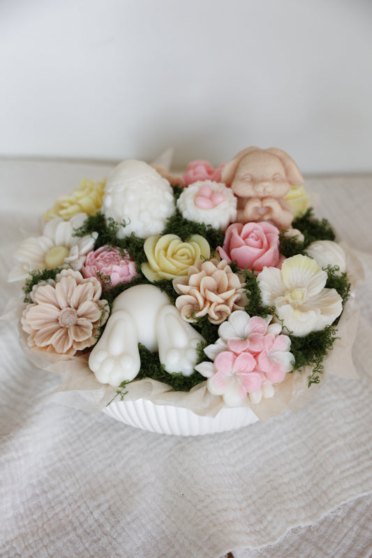 Osterschale aus Wachsblüten