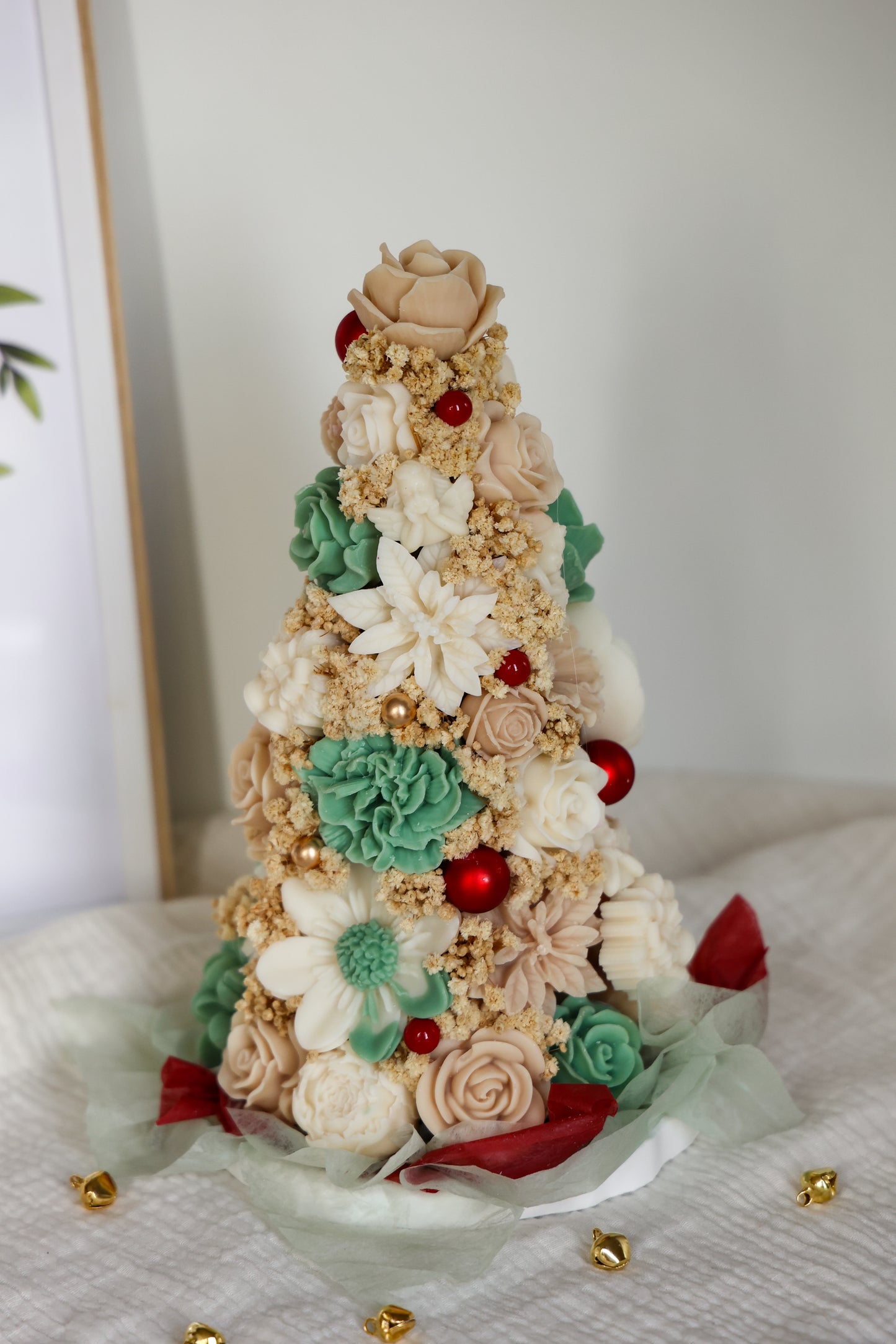 Weihnachtsblumentanne aus Wachsblüten