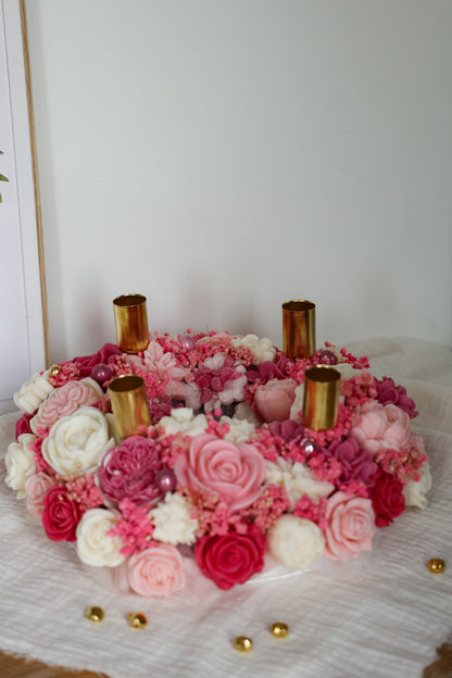 Großer Weihnachtskranz aus Wachsblüten