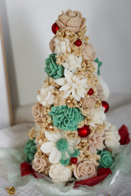 Weihnachtsblumentanne aus Wachsblüten