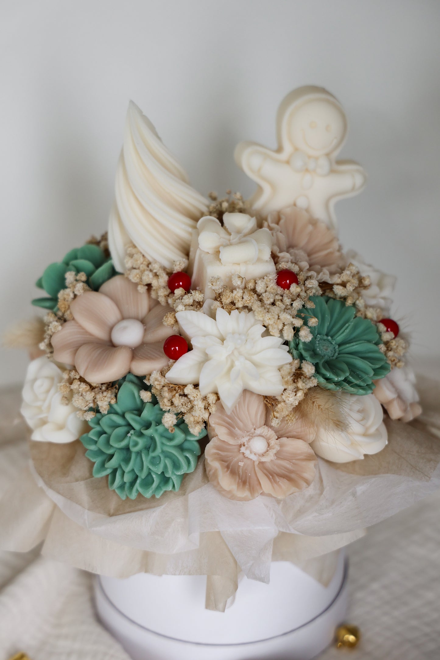 Weihnachtsblumenstrauß aus Wachs Tanne/Puder