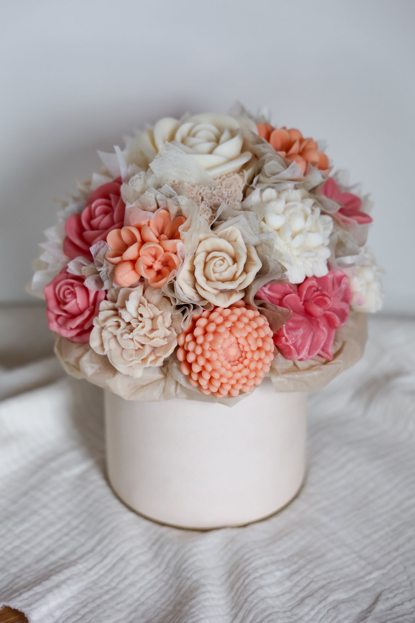 Blumenstrauß aus Wachsblüten Samt Peach/Melon