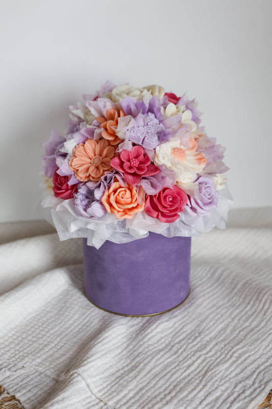 Blumenstrauß aus Wachsblüten Samt Flieder
