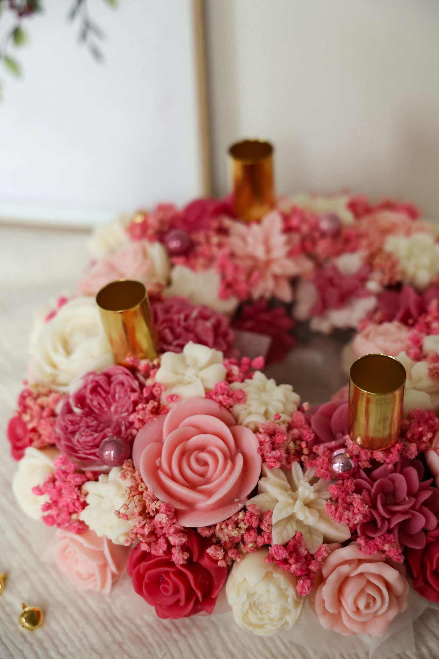 Großer Weihnachtskranz aus Wachsblüten