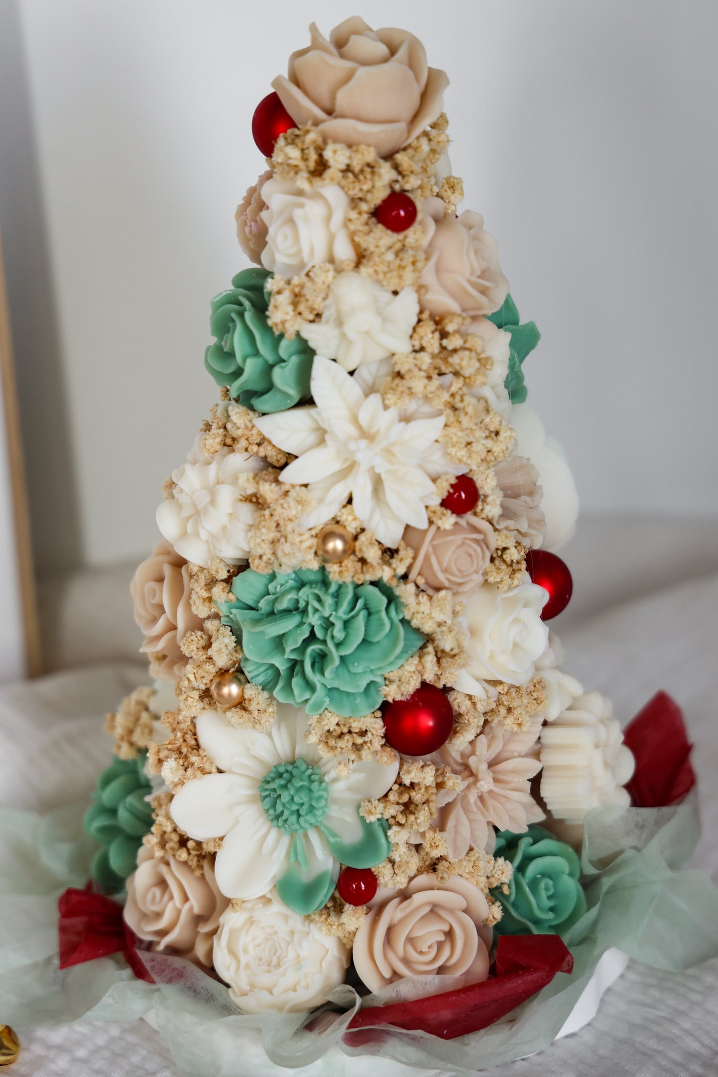 Weihnachtsblumentanne aus Wachsblüten