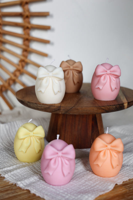 Osterei mit Schleife