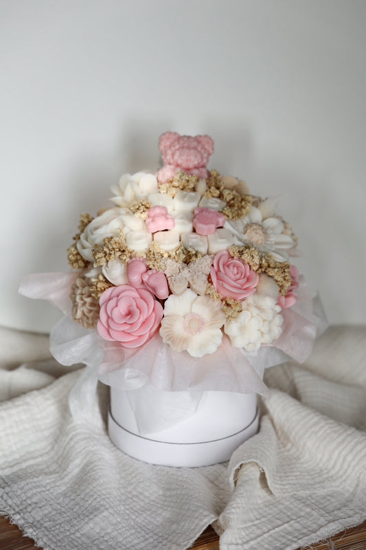 Blumenstrauß „It’s a girl“ aus Wachsblüten