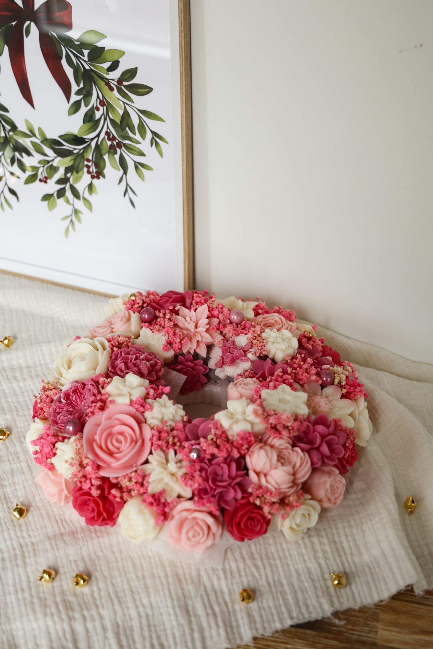 Großer Weihnachtskranz aus Wachsblüten