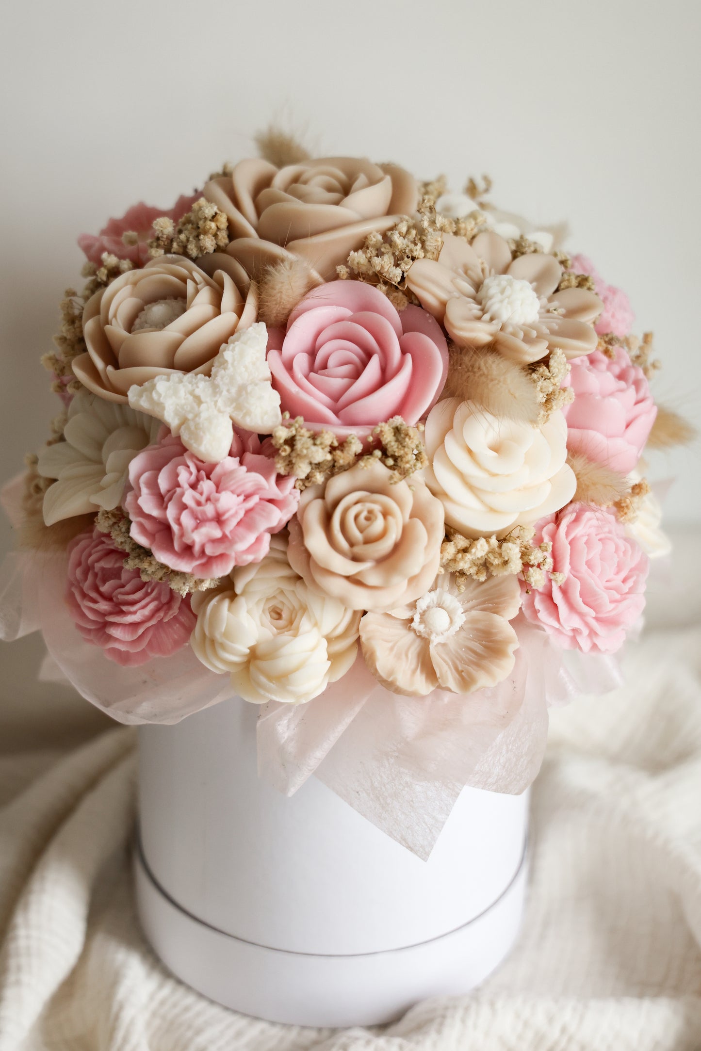 Großer Blumenstrauß aus Wachsblüten