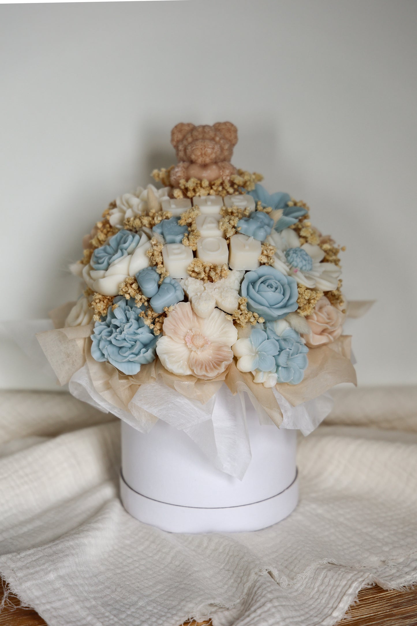 Blumenstrauß „It’s a boy“ aus Wachsblüten