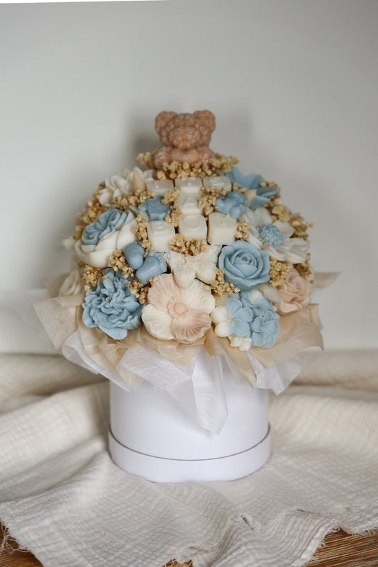 Blumenstrauß „It’s a boy“ aus Wachsblüten