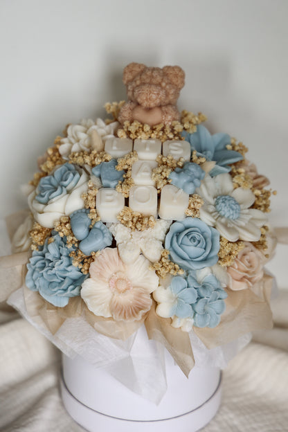 Blumenstrauß „It’s a boy“ aus Wachsblüten