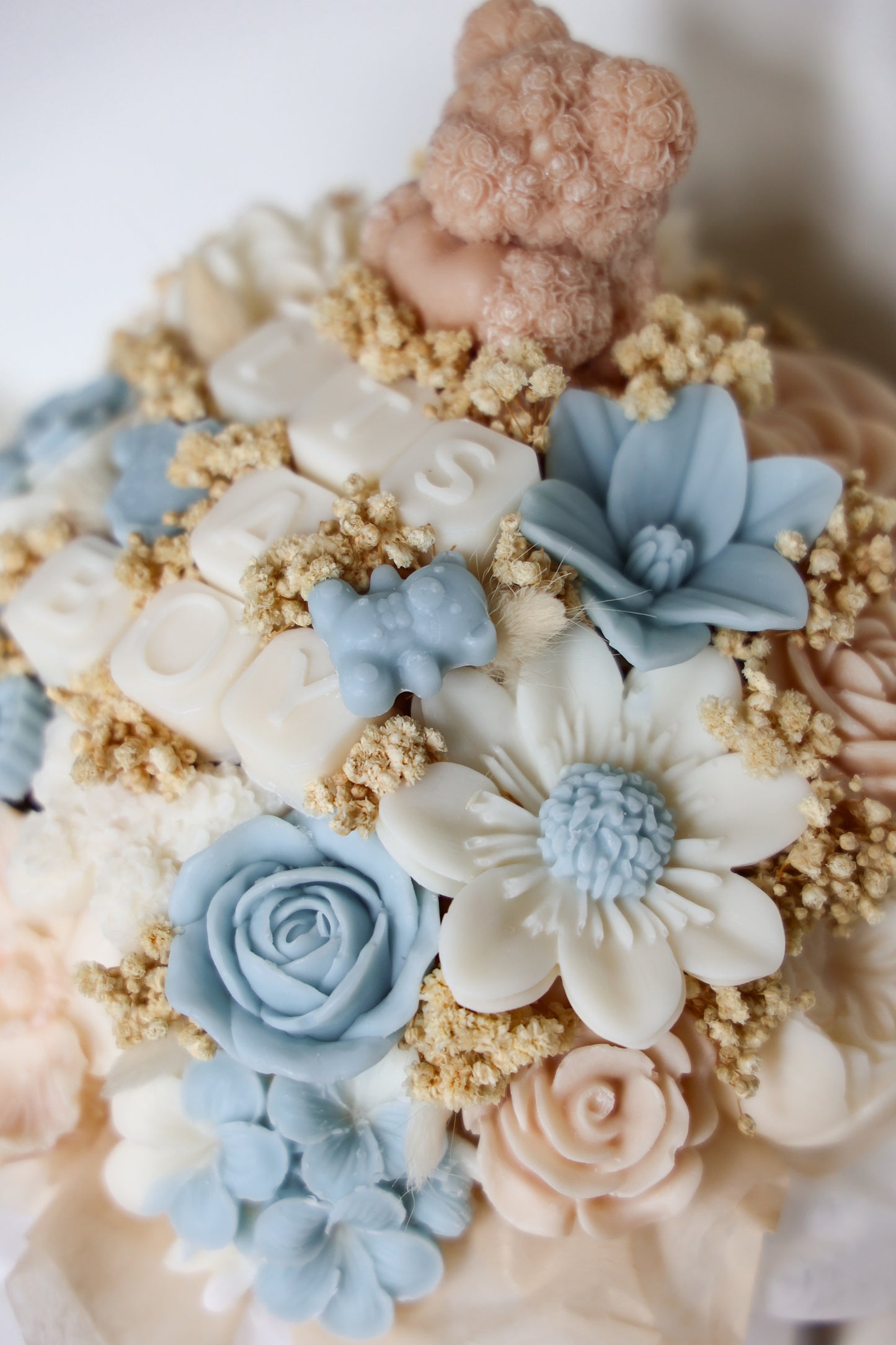 Blumenstrauß „It’s a boy“ aus Wachsblüten