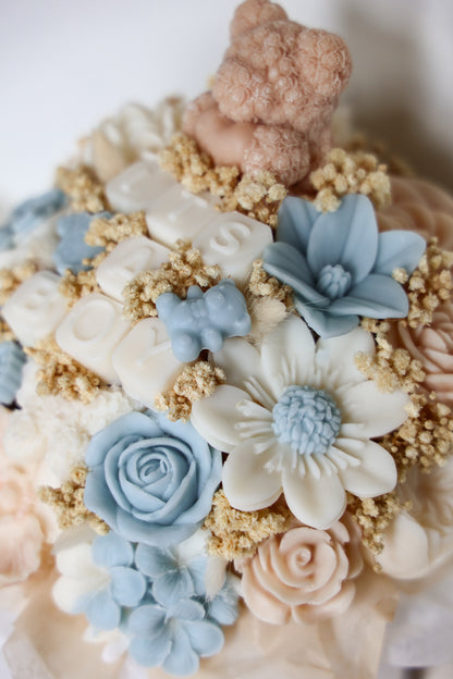 Blumenstrauß „It’s a boy“ aus Wachsblüten