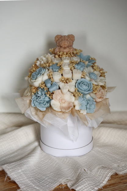 Blumenstrauß „It’s a boy“ aus Wachsblüten