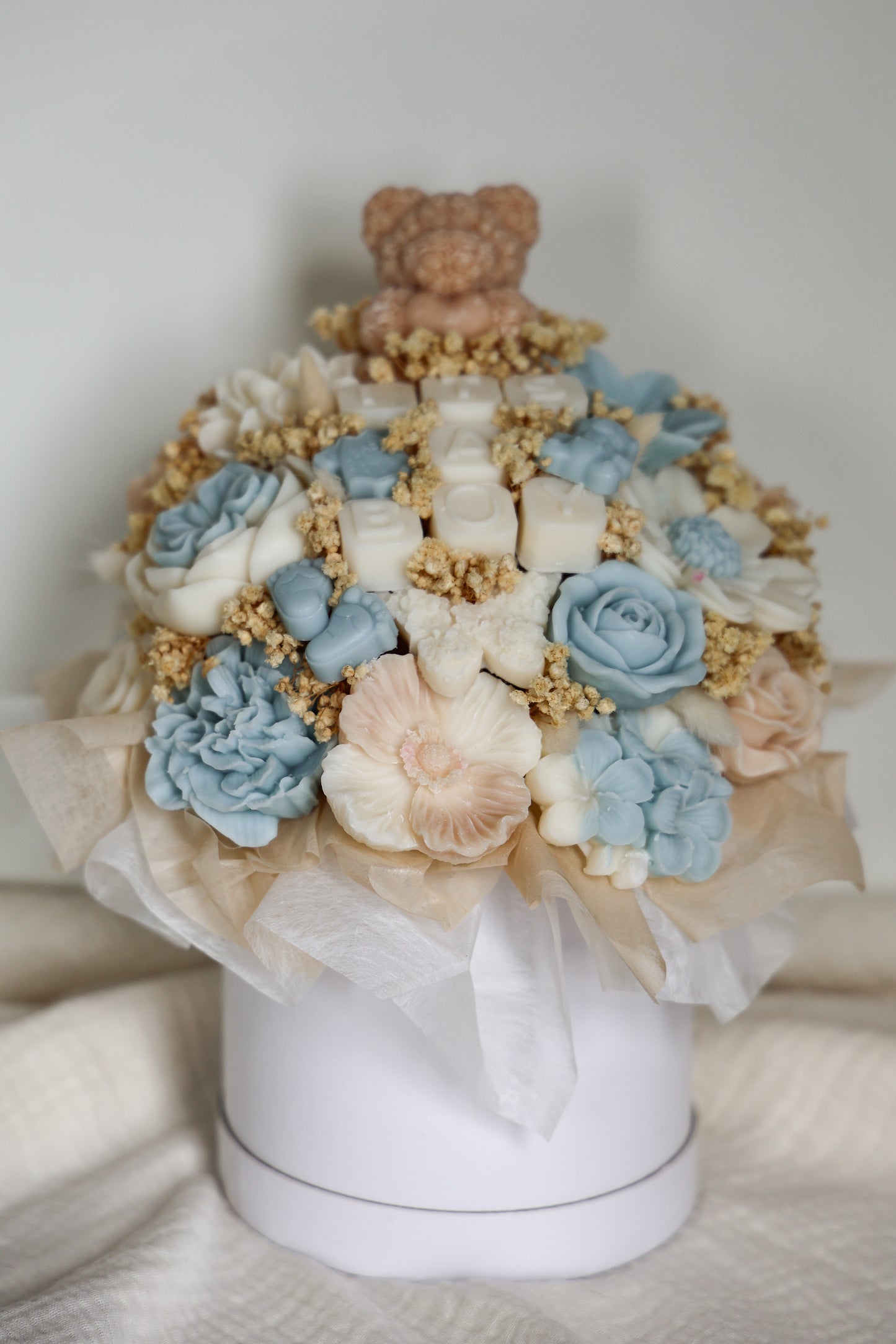 Blumenstrauß „It’s a boy“ aus Wachsblüten