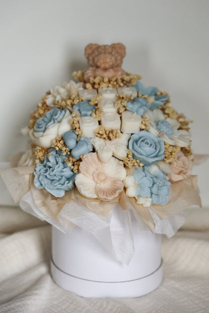 Blumenstrauß „It’s a boy“ aus Wachsblüten