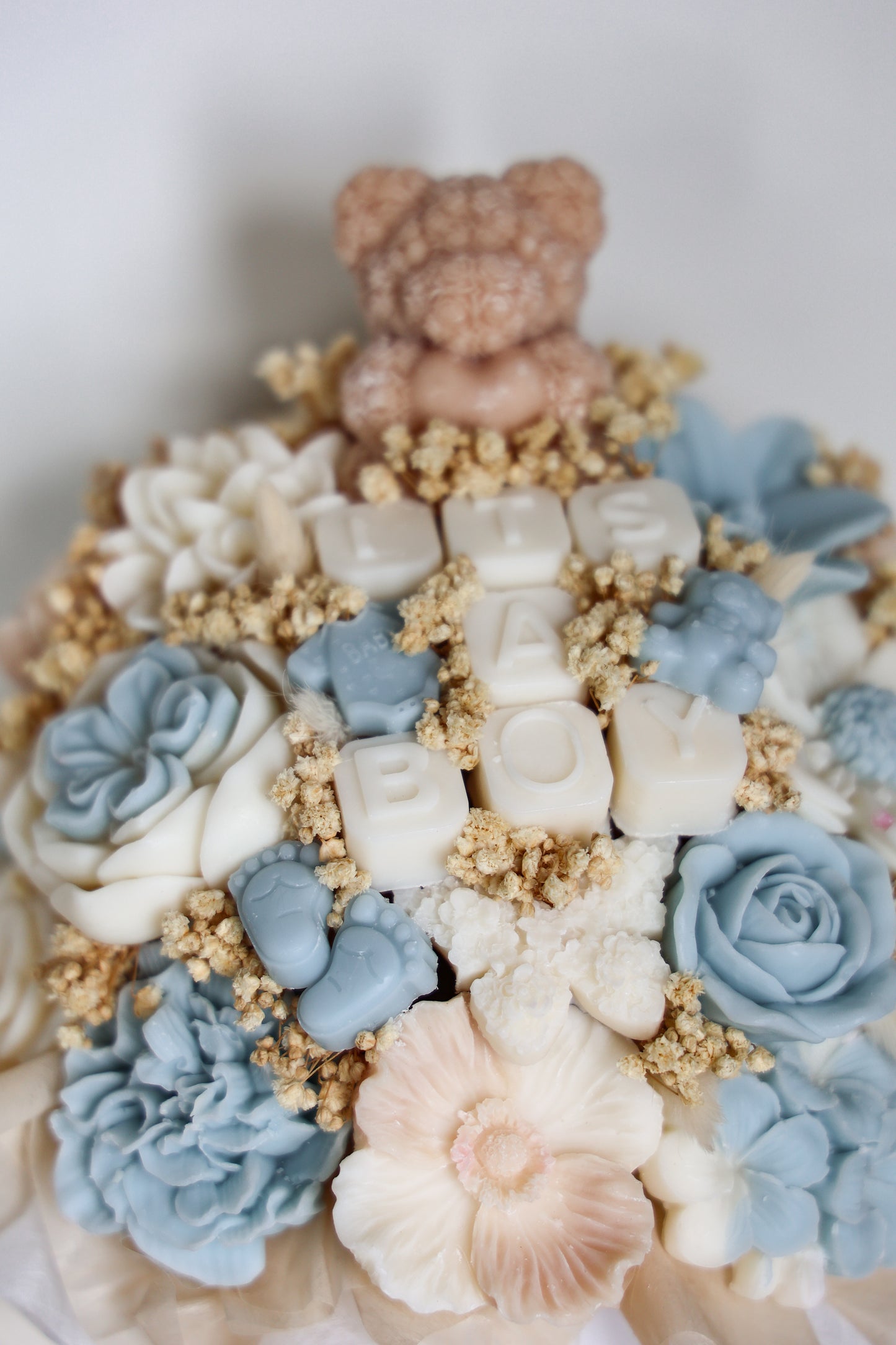 Blumenstrauß „It’s a boy“ aus Wachsblüten