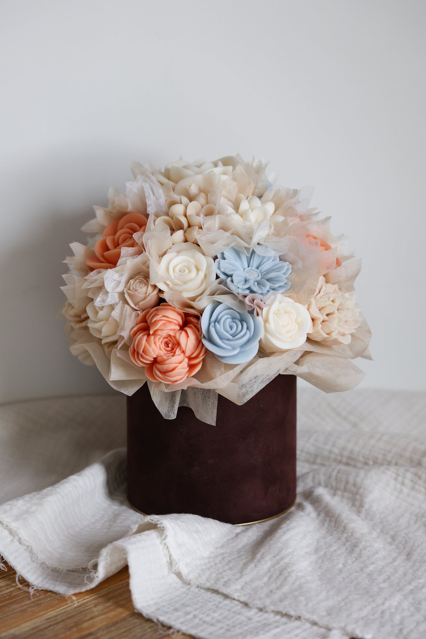 Blumenstrauß aus Wachsblüten Samt Choco
