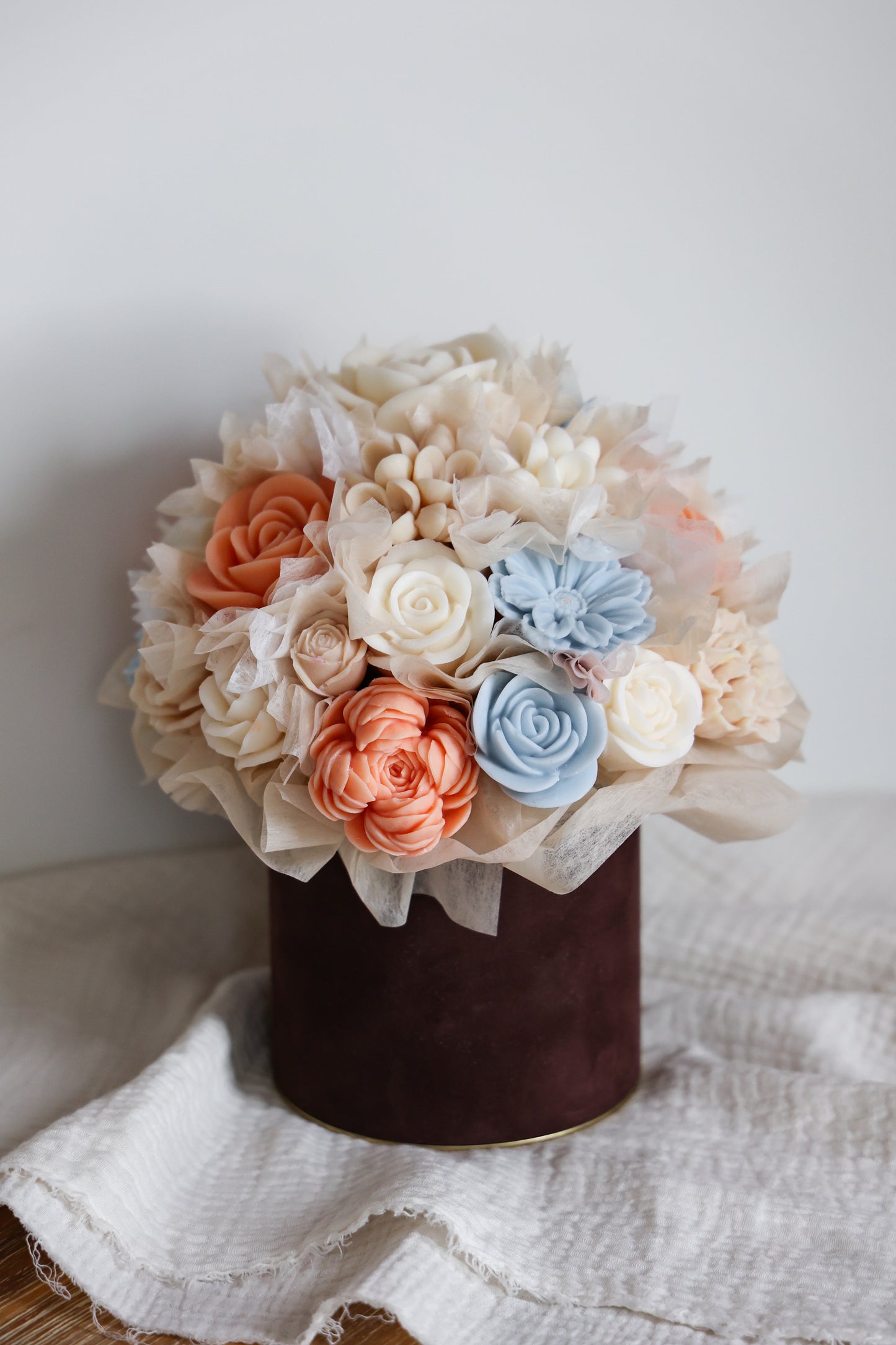 Blumenstrauß aus Wachsblüten Samt Choco