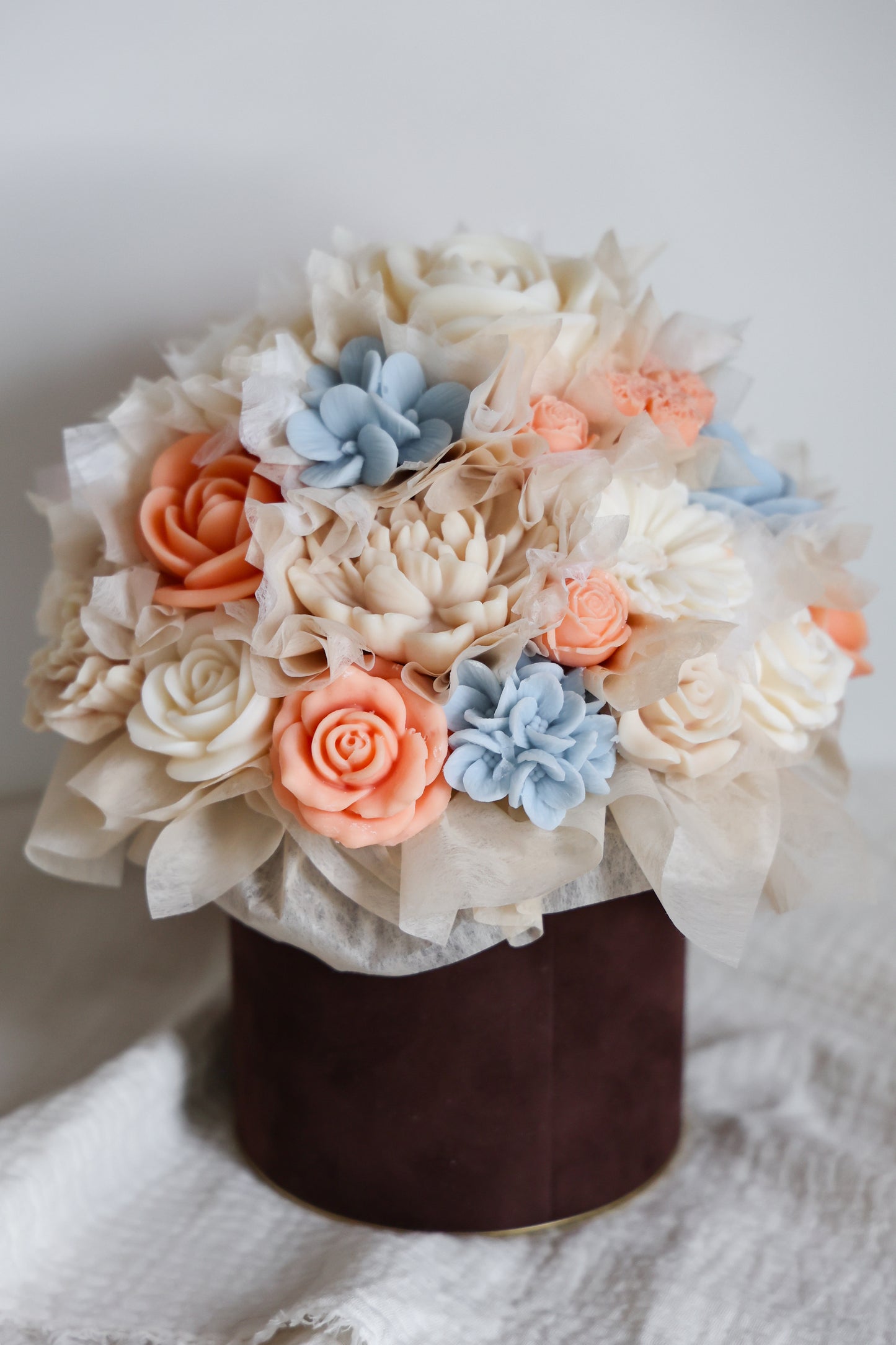 Blumenstrauß aus Wachsblüten Samt Choco