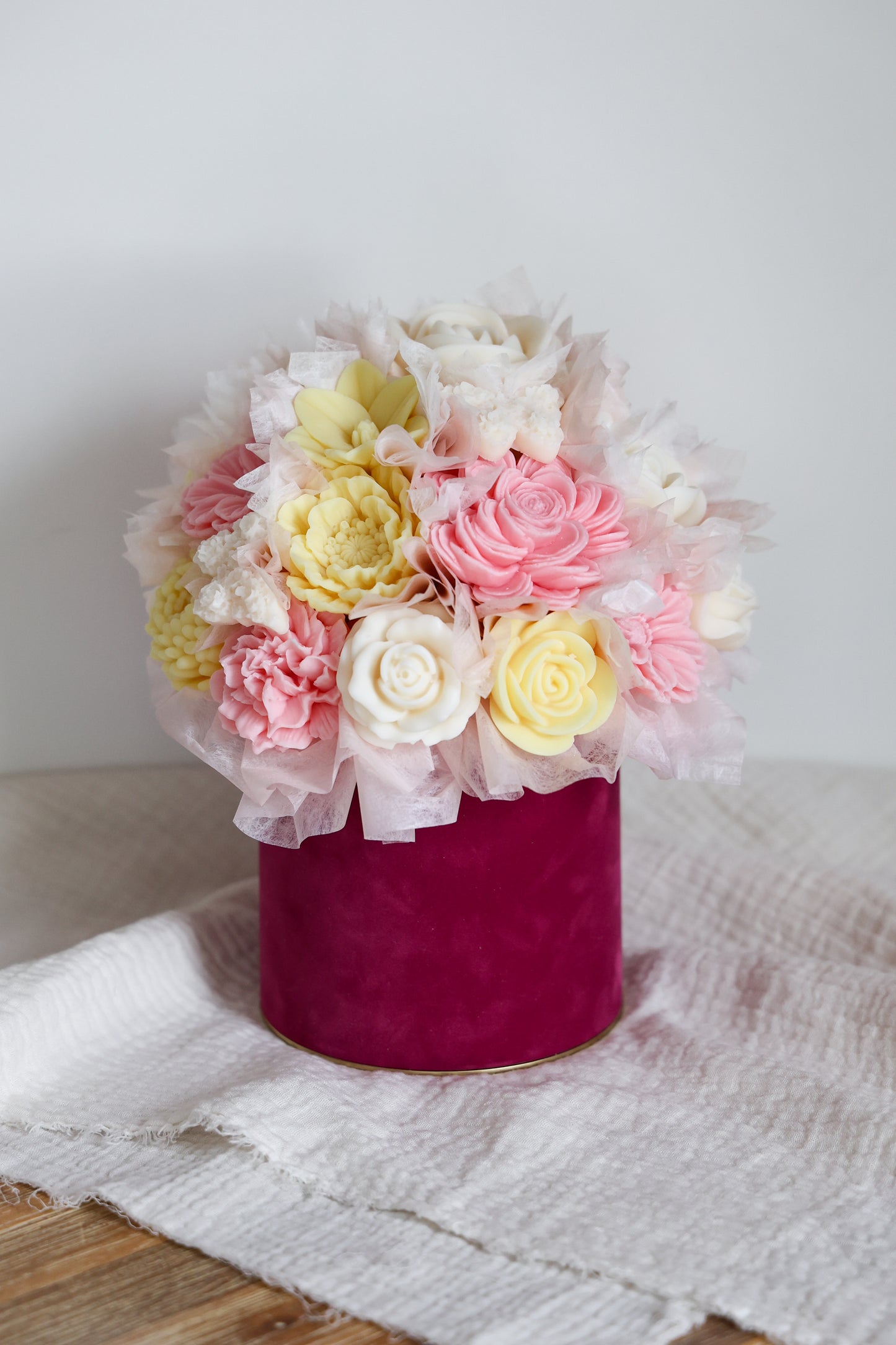 Blumenstrauß aus Wachsblüten Samt Fuxia