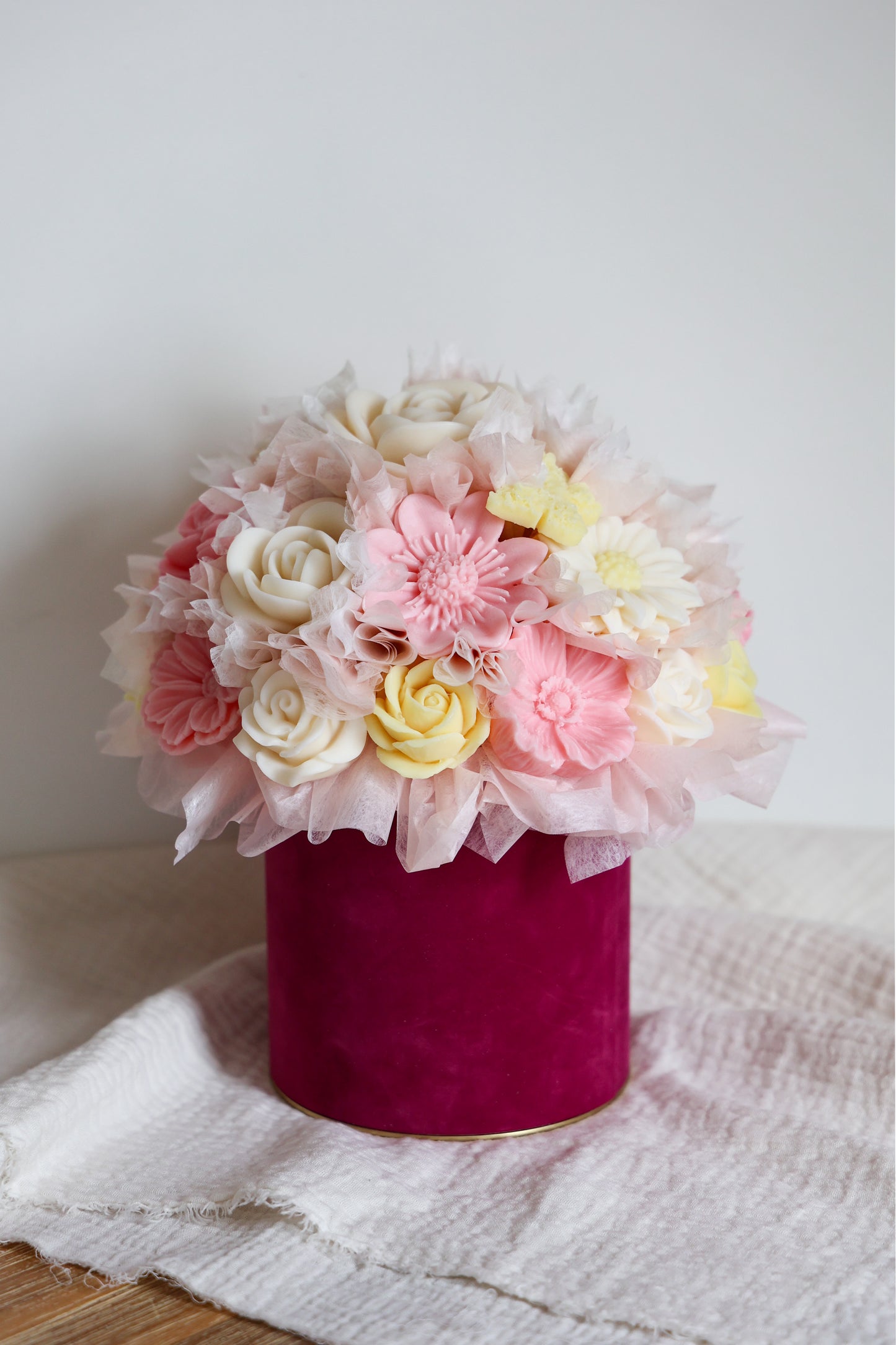 Blumenstrauß aus Wachsblüten Samt Fuxia