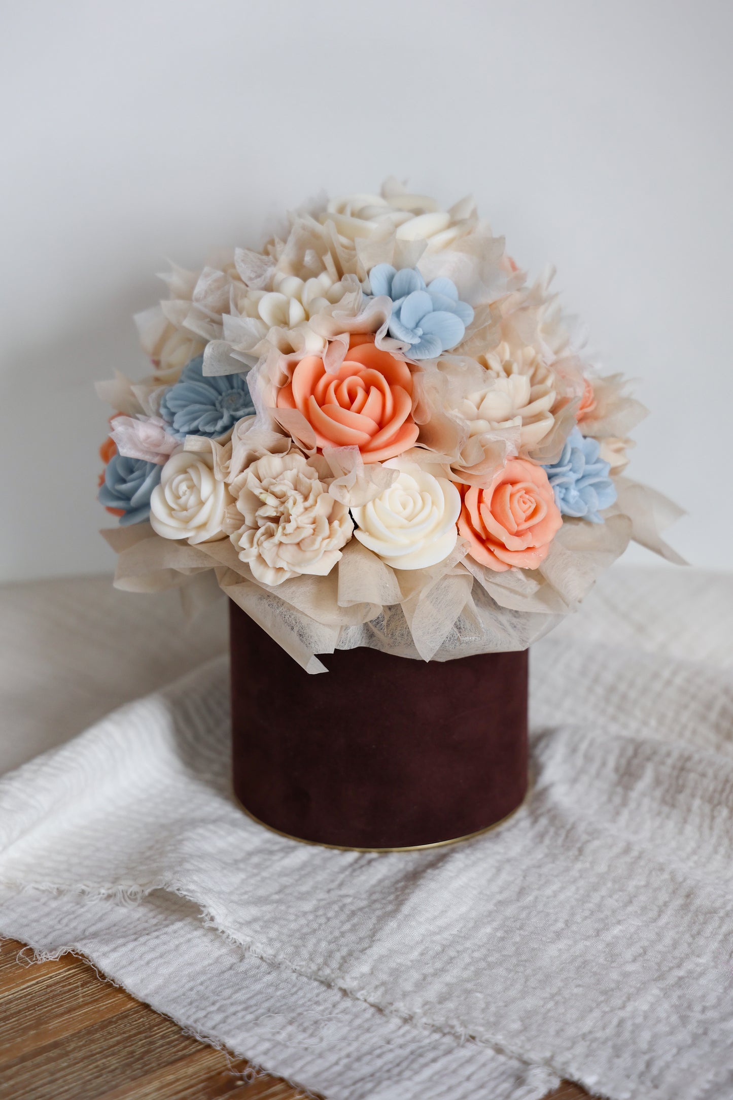 Blumenstrauß aus Wachsblüten Samt Choco