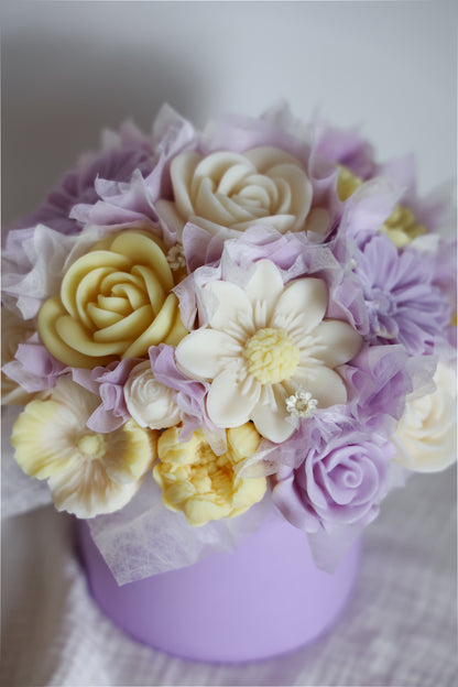 Blumenstrauß aus Wachblüten Flieder