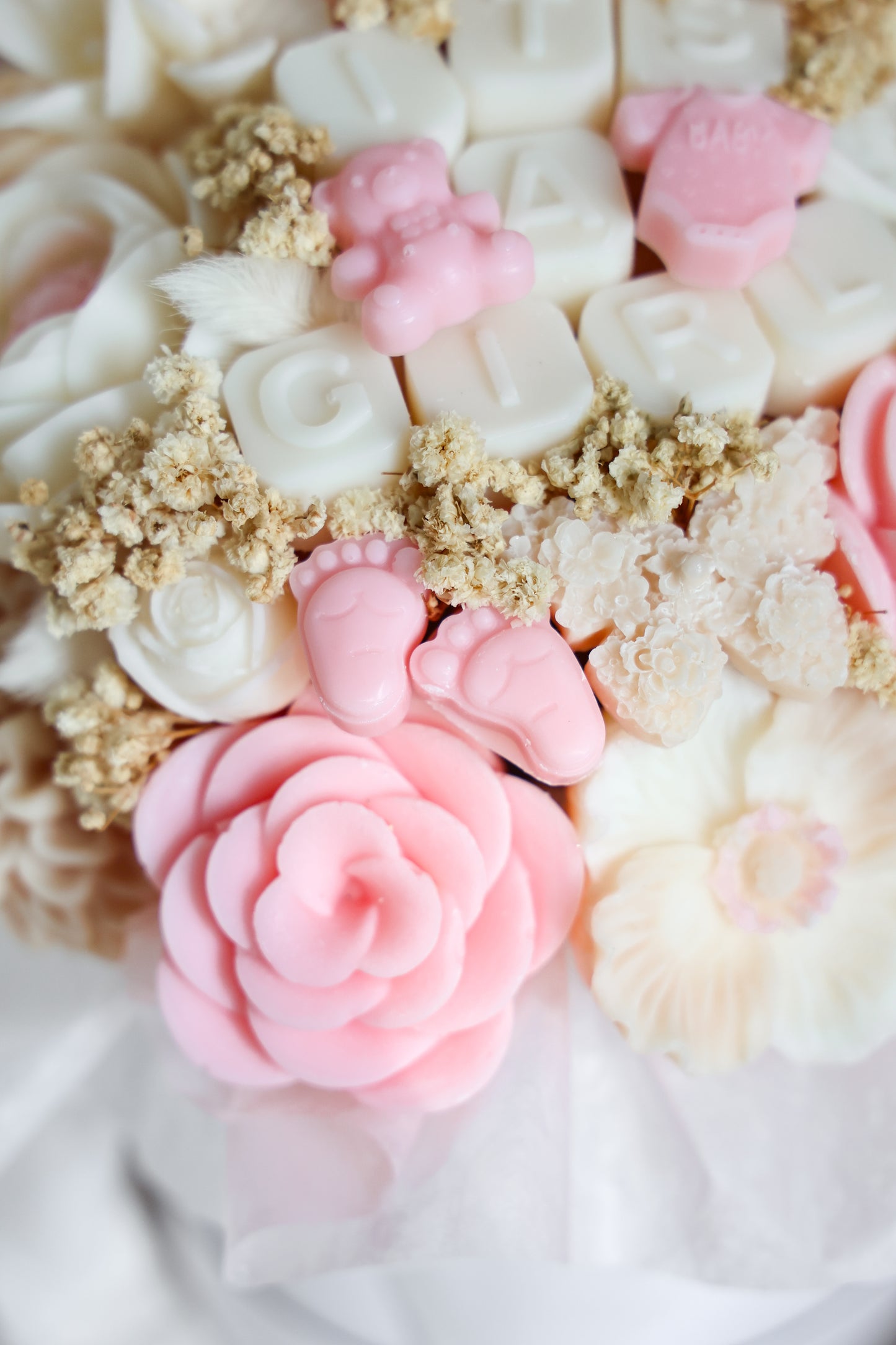 Blumenstrauß „It’s a girl“ aus Wachsblüten