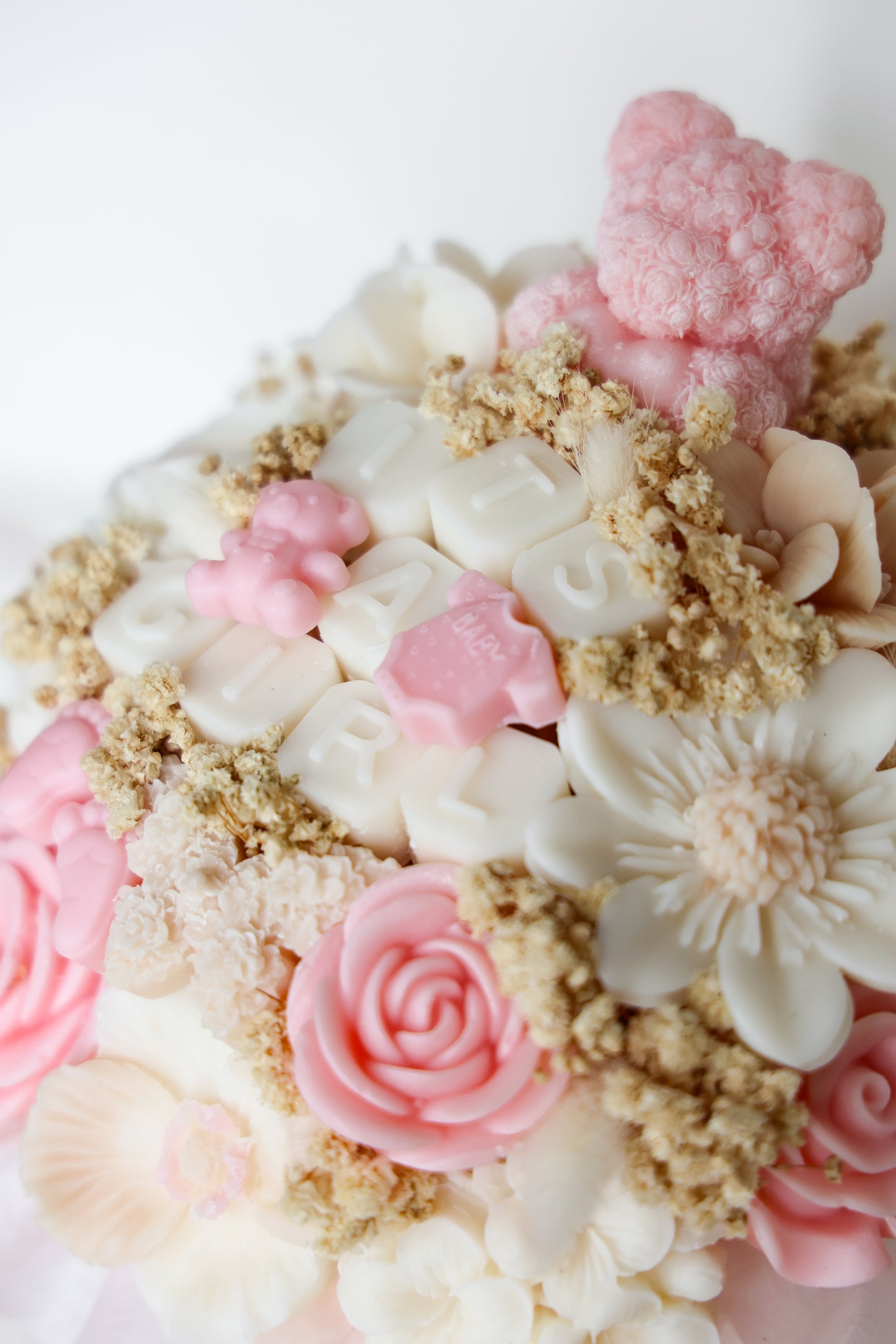 Blumenstrauß „It’s a girl“ aus Wachsblüten