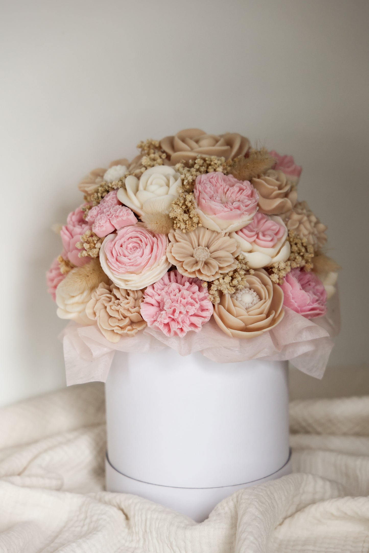 Großer Blumenstrauß aus Wachsblüten