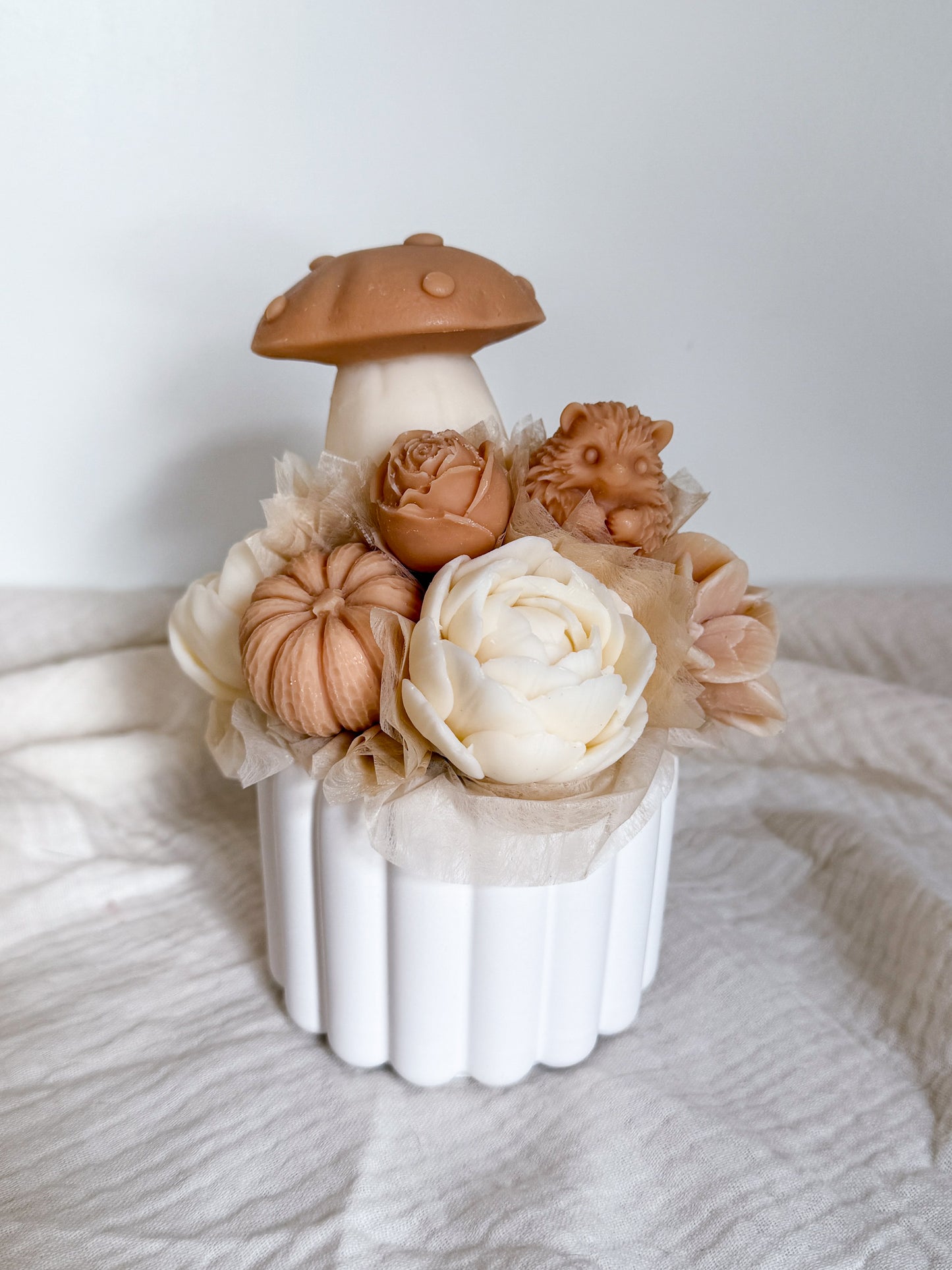Herbst Blumenstrauß aus Wachsblüten Pilz
