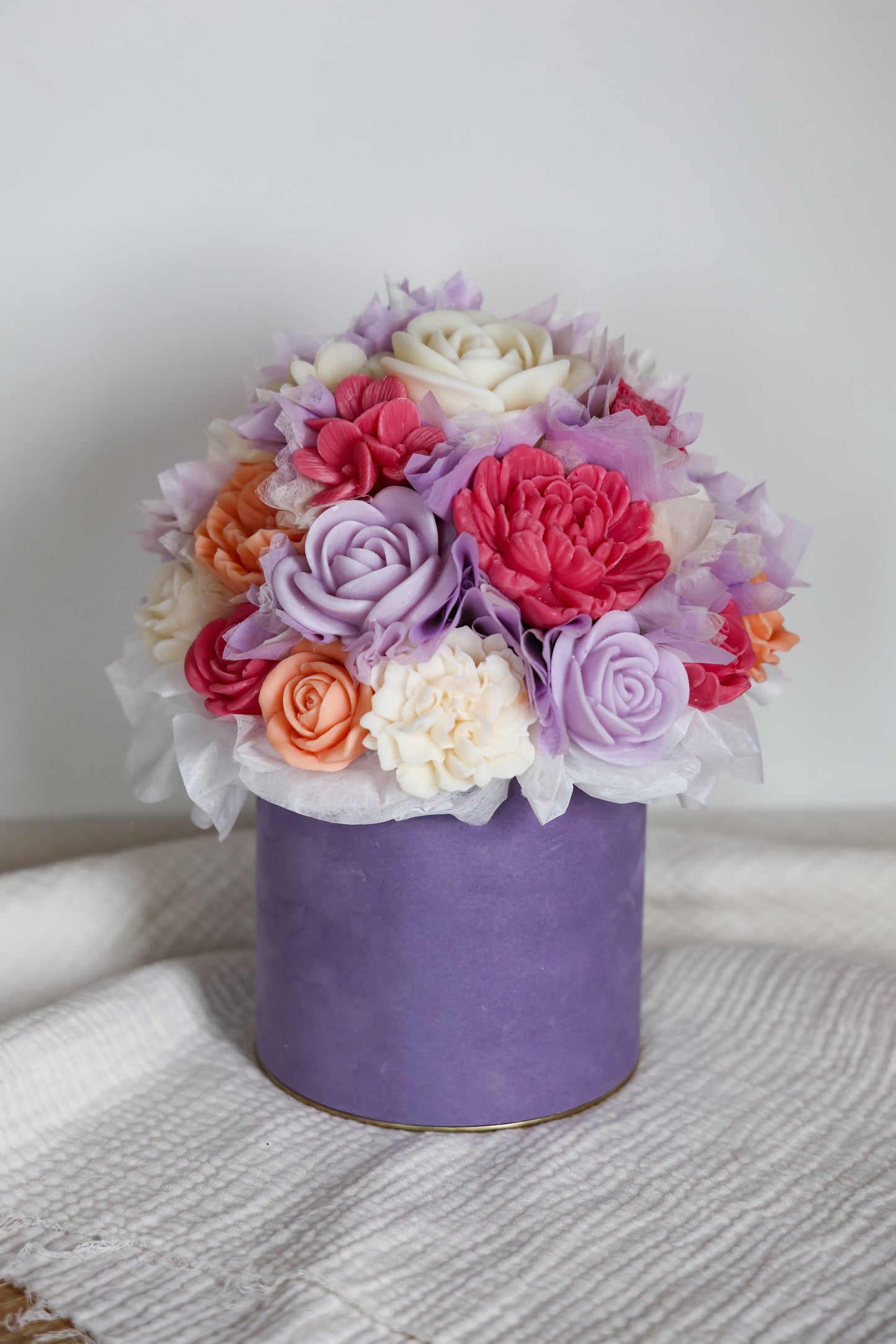 Blumenstrauß aus Wachsblüten Samt Flieder