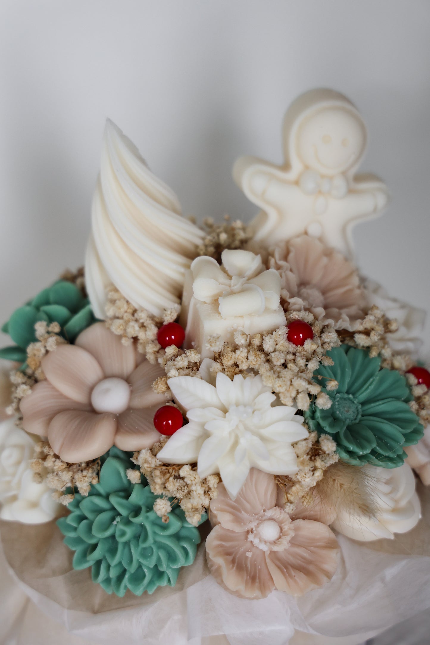 Weihnachtsblumenstrauß aus Wachs Tanne/Puder