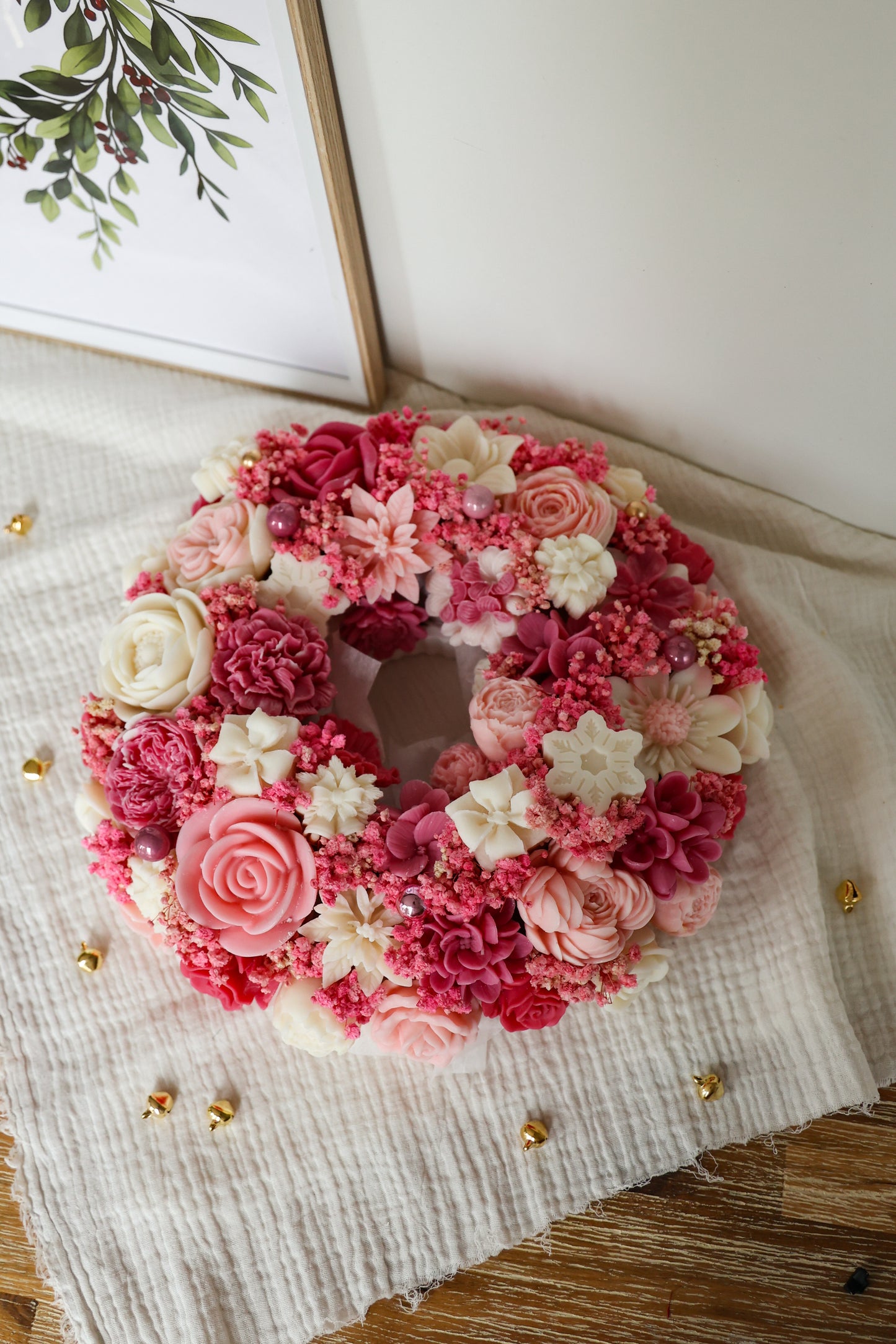 Großer Weihnachtskranz aus Wachsblüten