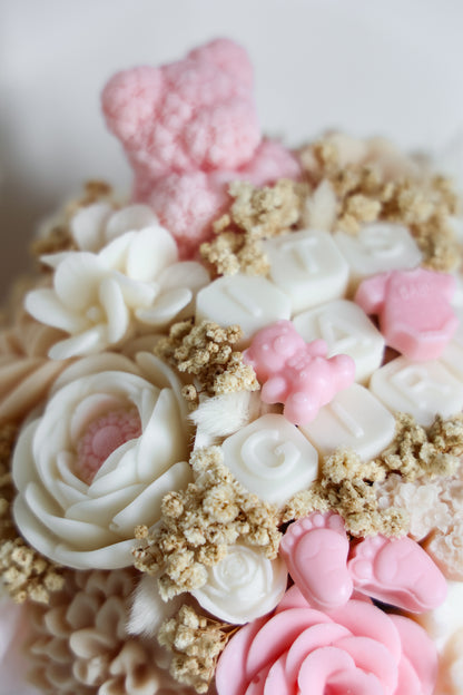 Blumenstrauß „It’s a girl“ aus Wachsblüten