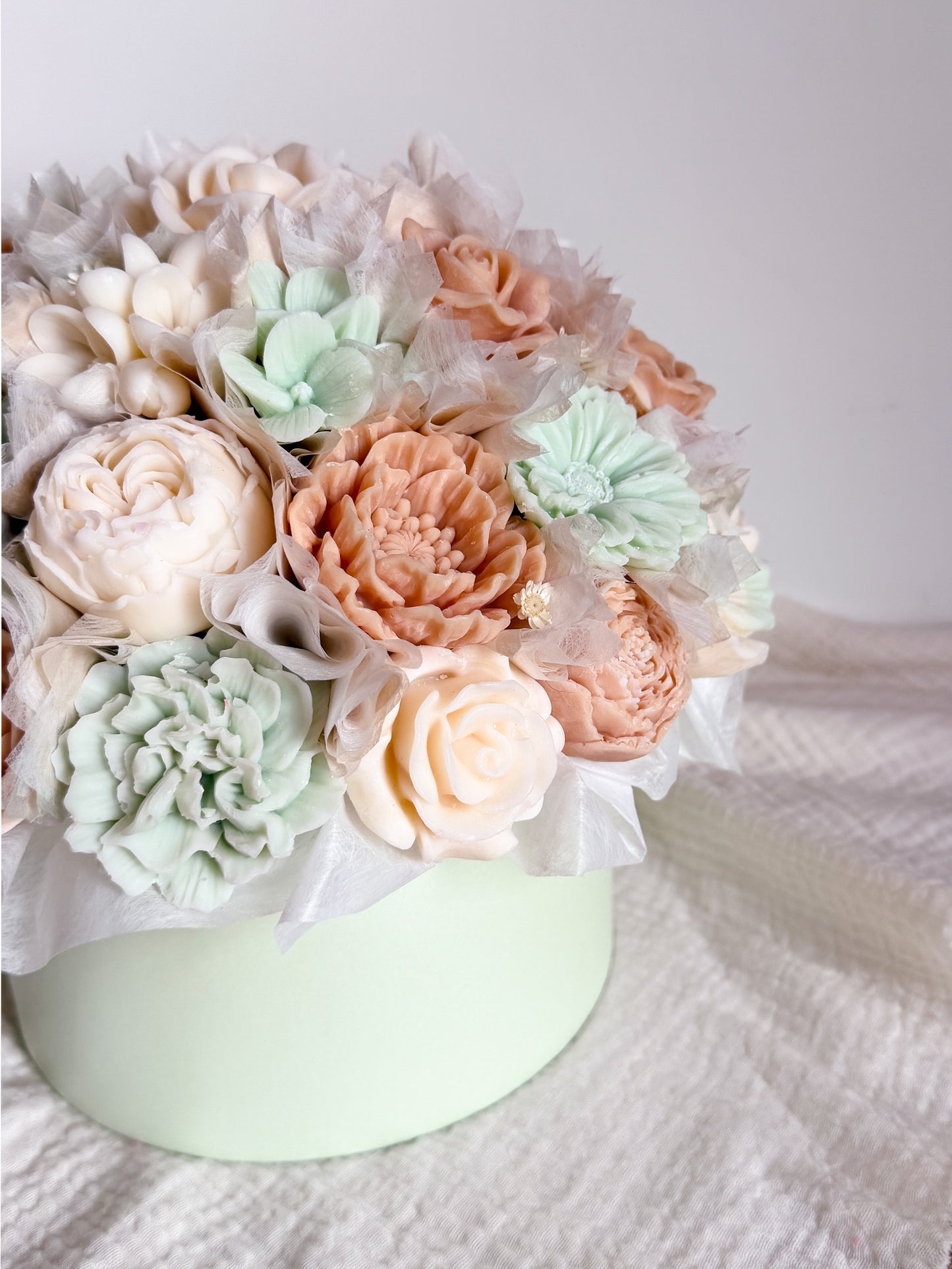 XL Blumenstrauß aus Wachsblüten Green Pearl