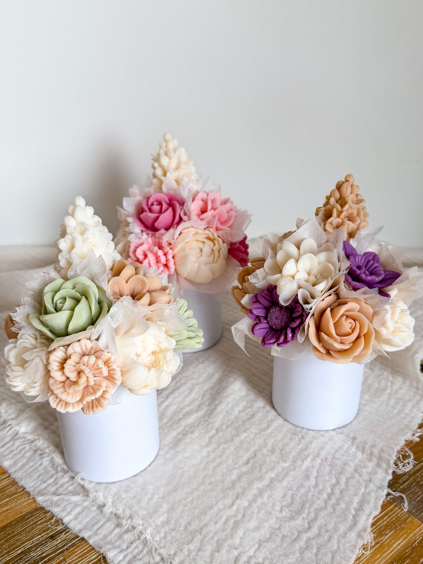 Mini Blumenstrauß aus Wachsblüten