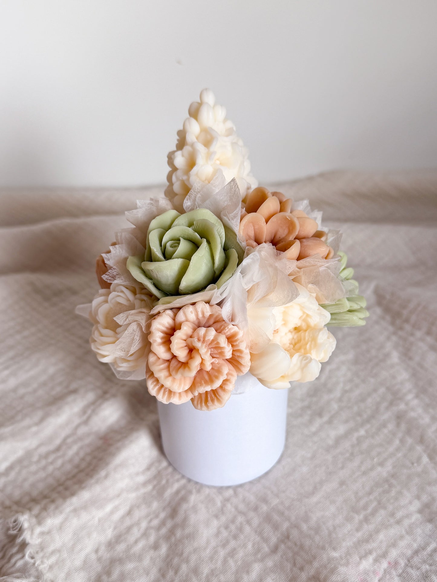 Mini Blumenstrauß aus Wachsblüten