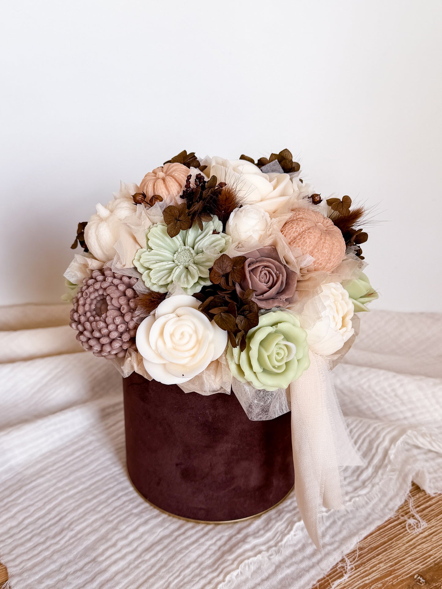 Herbst Blumenstrauß aus Wachsblüten Samt Choco